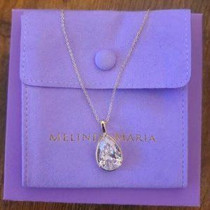 She's so stunning teardrop necklace